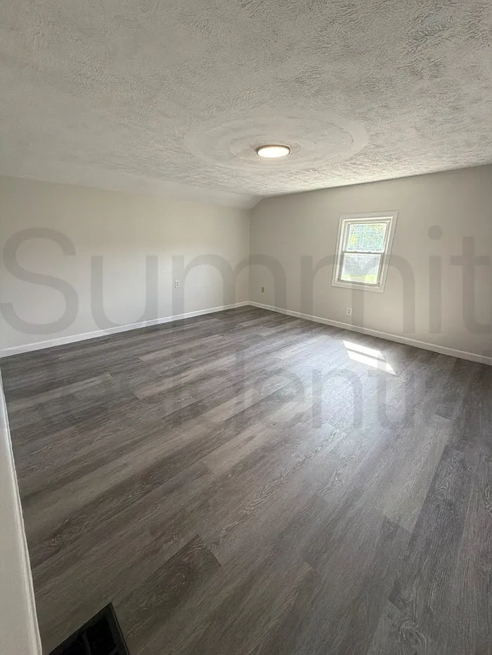 3 bed, 1.0 bath, 1628 sqft, $1,195 — Photo 4