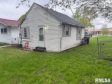 3336 N Sterling Ave — Photo 7
