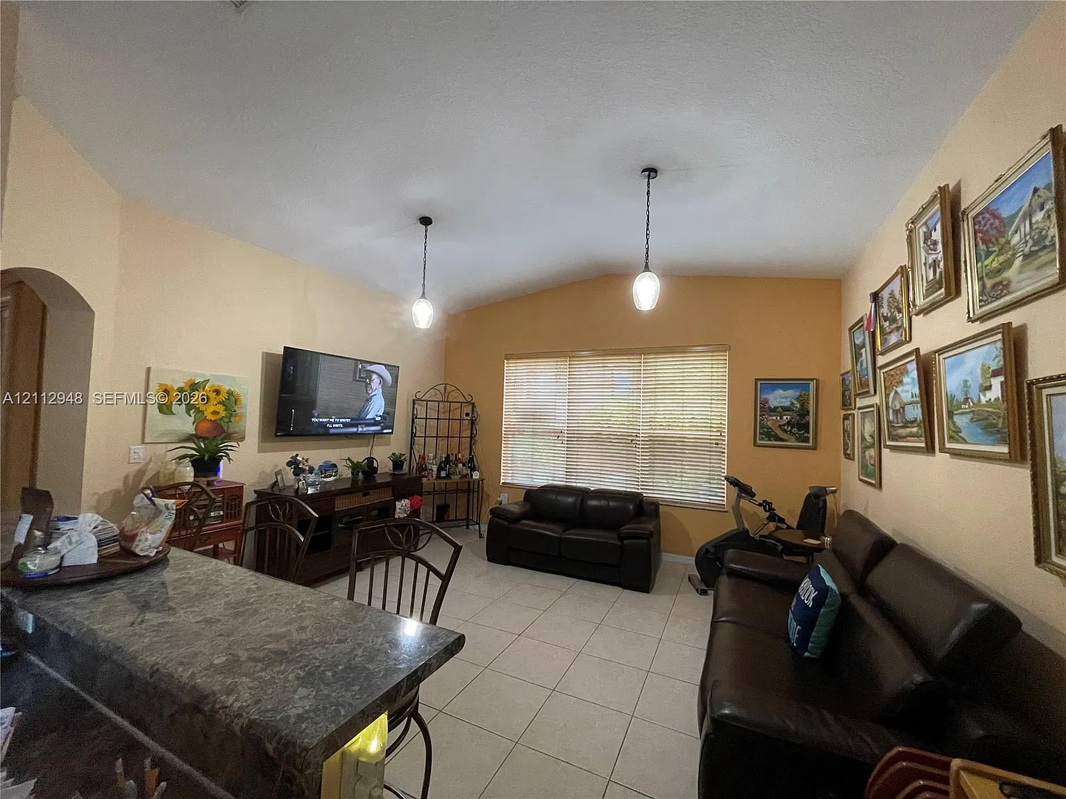 3 bed, 2037 sqft, $3,500 — Photo 2