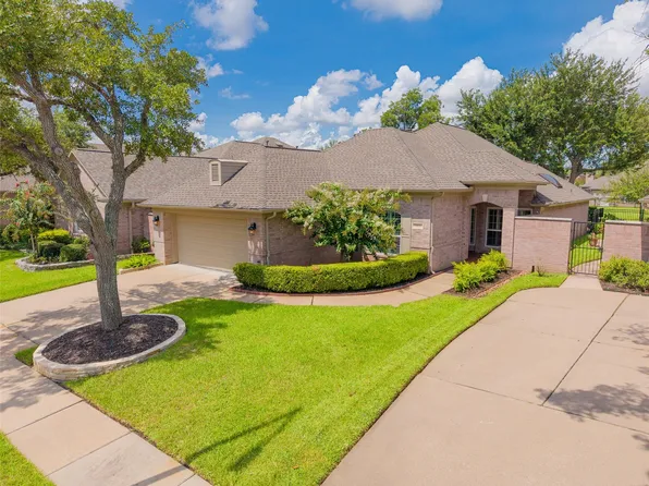 1915 Supplejack Ct, Sugar Land, TX 77479