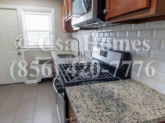 4th image of 1562 Bradley Ave #B