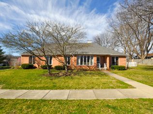695 Country Manor Dr, Decatur, IL 62521