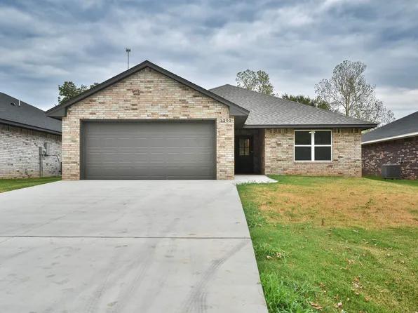 1202 N 2nd St, Marlow, OK 73055