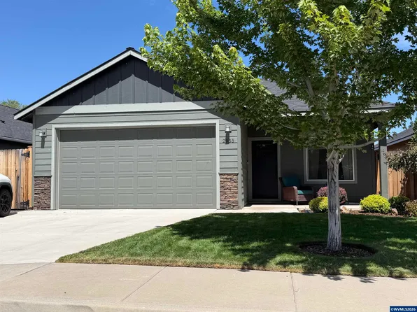 2955 NW Hemlock Ln, Redmond, OR 97756