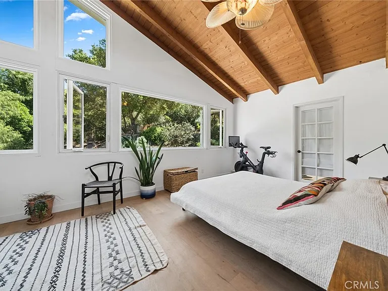 1377 Lewellyn Dr — Photo 15