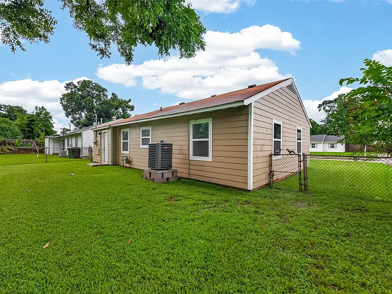 3922 Alsace St — Photo 31