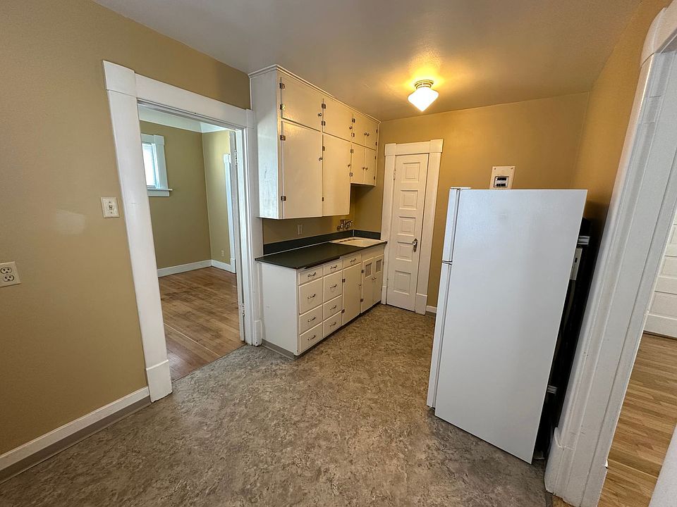2nd image of 522 SE Byers Ave #100