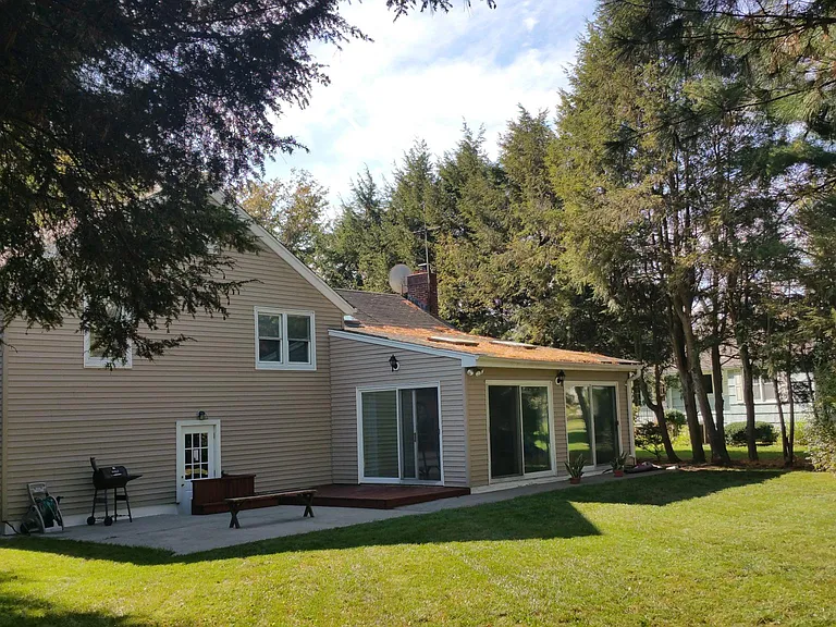 239 Mulberry Pl — Photo 4