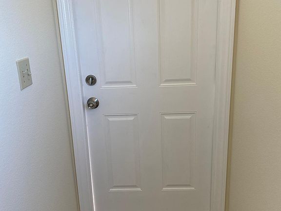 2nd image of 5928 Woodman Ave #202