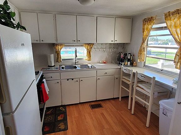 2nd image of 4125 Park St N #527