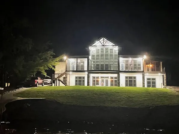 518 Magellan Dr, West Union, SC 29696