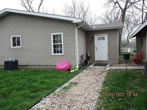 2nd image of 1003 E Vistula St