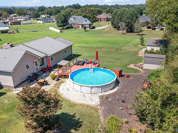 4th image of 113 Meadowpoint Way