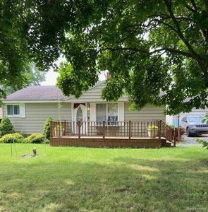 6120 Surrey Ln, Burton, MI, 48519