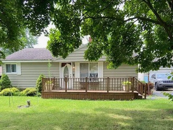 6120 Surrey Ln, Burton, MI 48519
