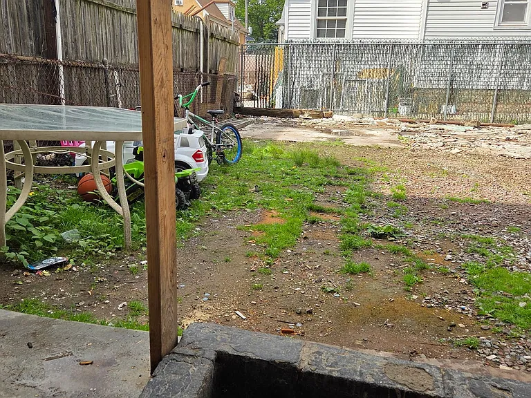33 Springdale Ave — Photo 18