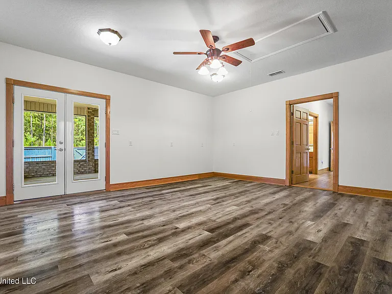 15301 Parker Rd — Photo 41