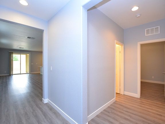 3rd image of 9225 Heliotrope Dr
