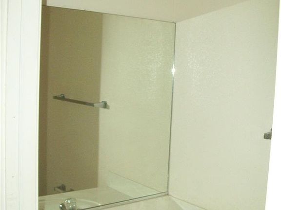 4th image of 1247 N Ruiz Ave
