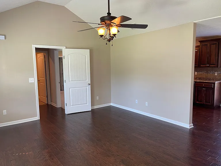 204 Williamsburg Cir — Photo 15