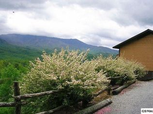 725 Orchard Ln, Gatlinburg, TN 37738