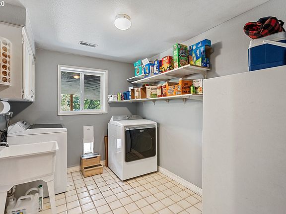 3rd image of 1415 NE 126th St