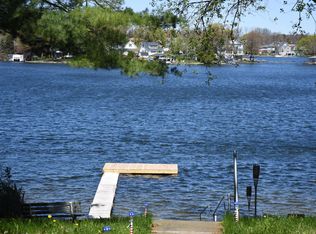 750 Heights Rd, Lake Orion, MI 48362