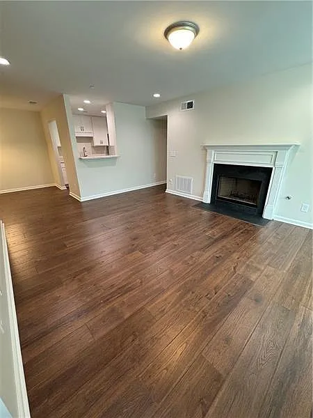 2 bed, 2.0 bath, 1102 sqft, $1,900 — Photo 3