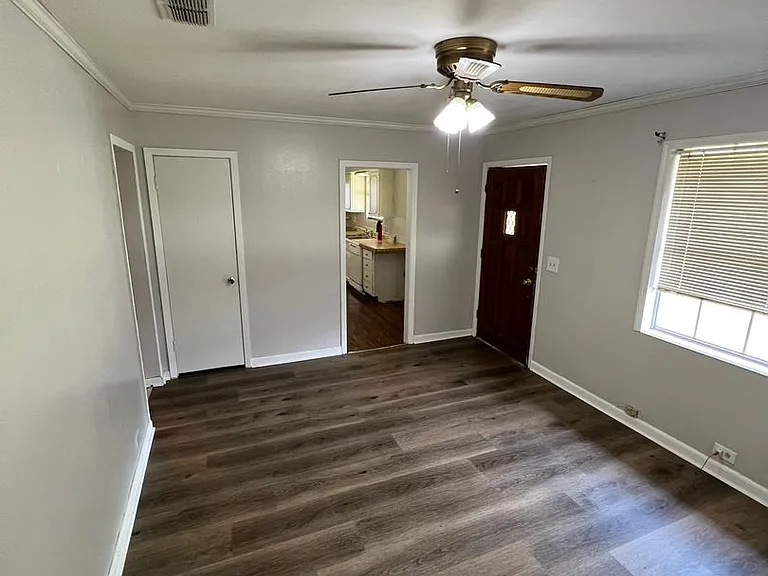 1121 Kimberly Dr — Photo 4