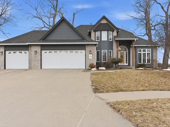 111 Shoreline Dr, Carter Lake, IA 51510