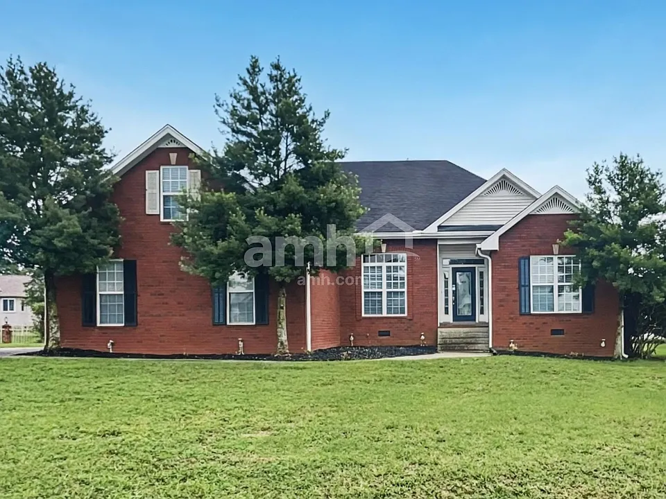 201 Fox Hunt Ln