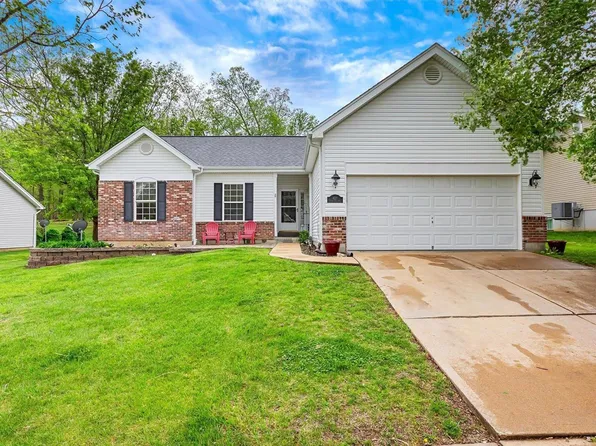 827 Silver Lake View Dr, Pacific, MO 63069