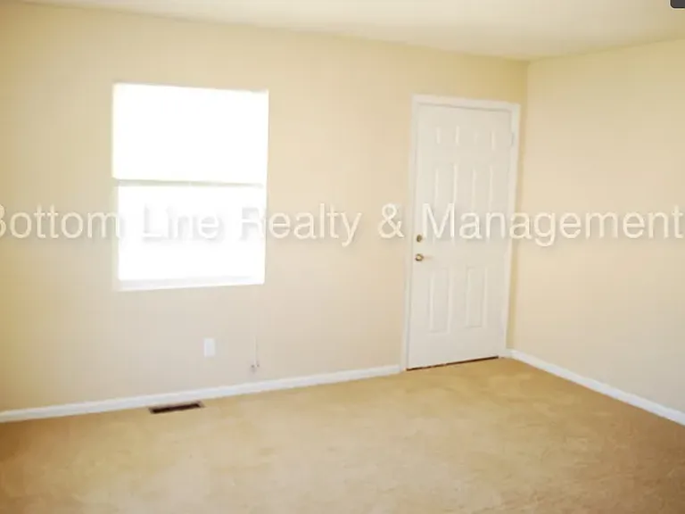 1054 Mountain Crest Dr — Photo 7