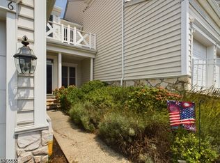 6 Generals Ln, Totowa, NJ 07512