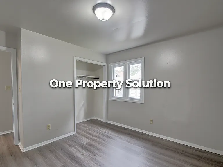 1149 E Logan St — Photo 12