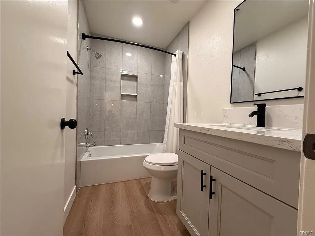 3 bed, 972 sqft, $2,650 — Photo 4