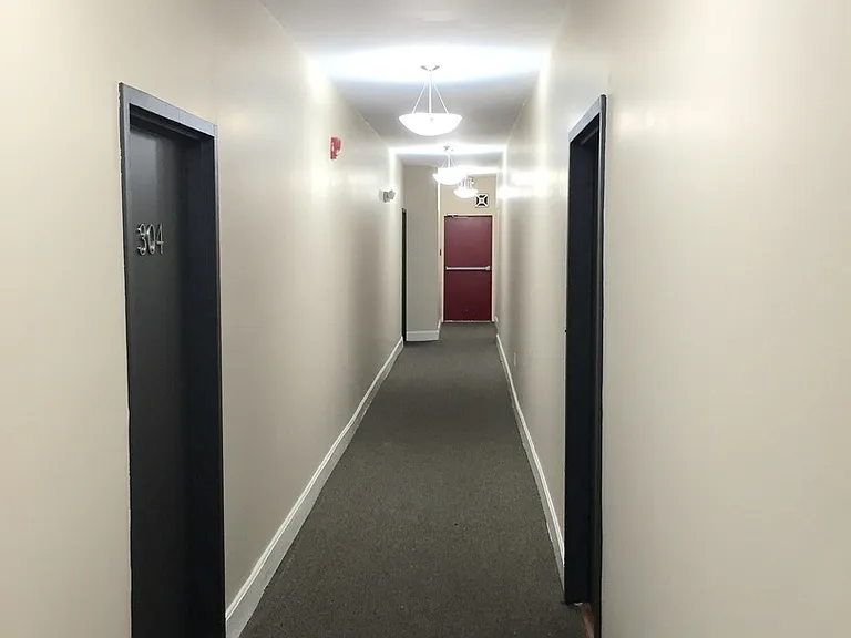 Huntington Apartments — Photo 89