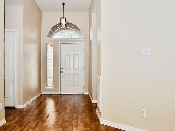 4th image of 2413 Pinehurst Dr