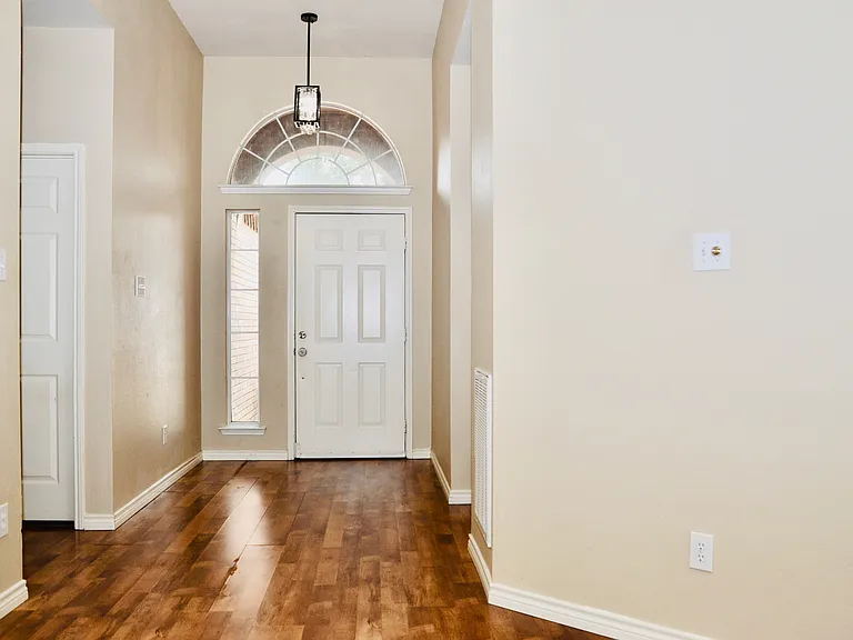 2413 Pinehurst Dr — Photo 20