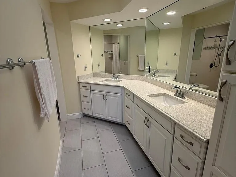 6102 SE Landing Way #13 — Photo 10