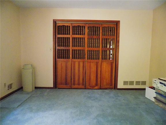 5th image of 3599 Lakeshore Dr SW