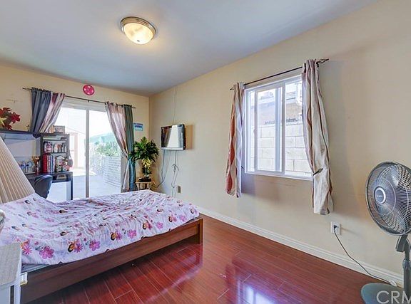 5th image of 22616 Menlo Ave