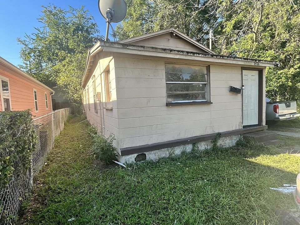1st image of 1424 E 25TH Street