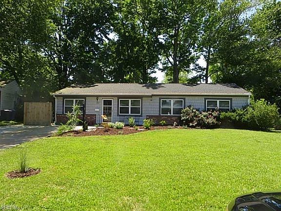 3rd image of 305 Plaza Trail Ct