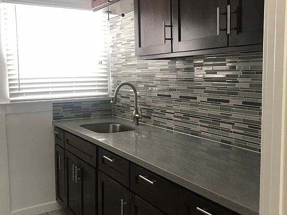 4th image of 214 N Catalina Ave #0