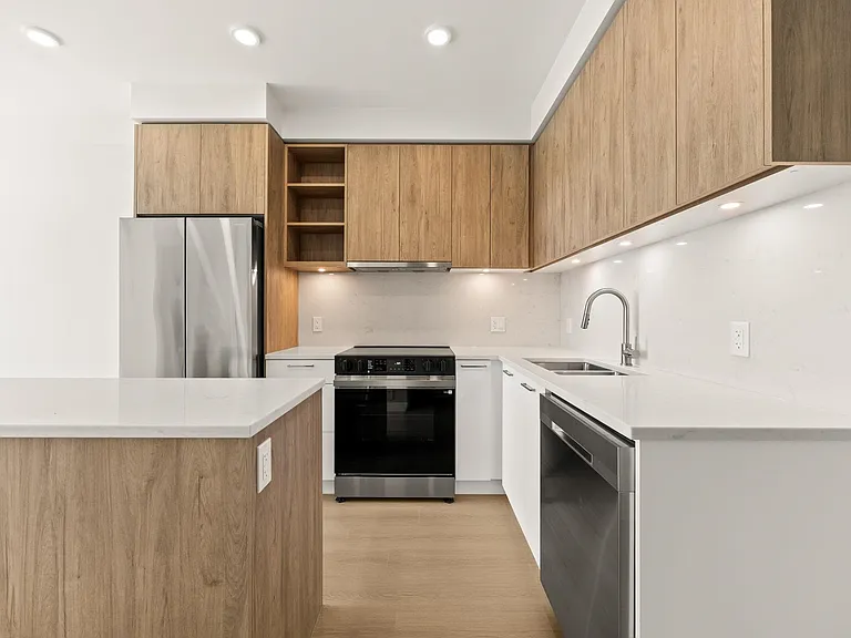 82 1st St #203 — Photo 7