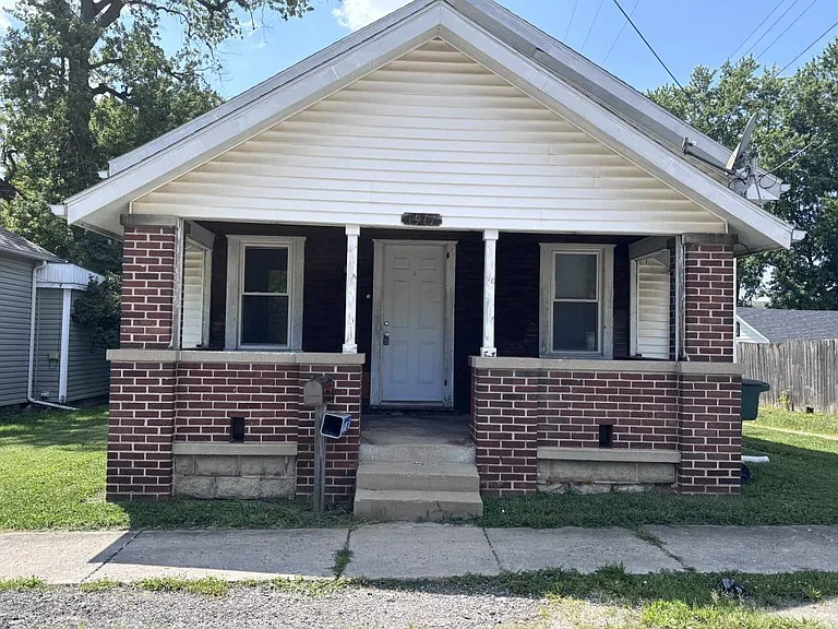 1917 S Elliott St — Photo 1