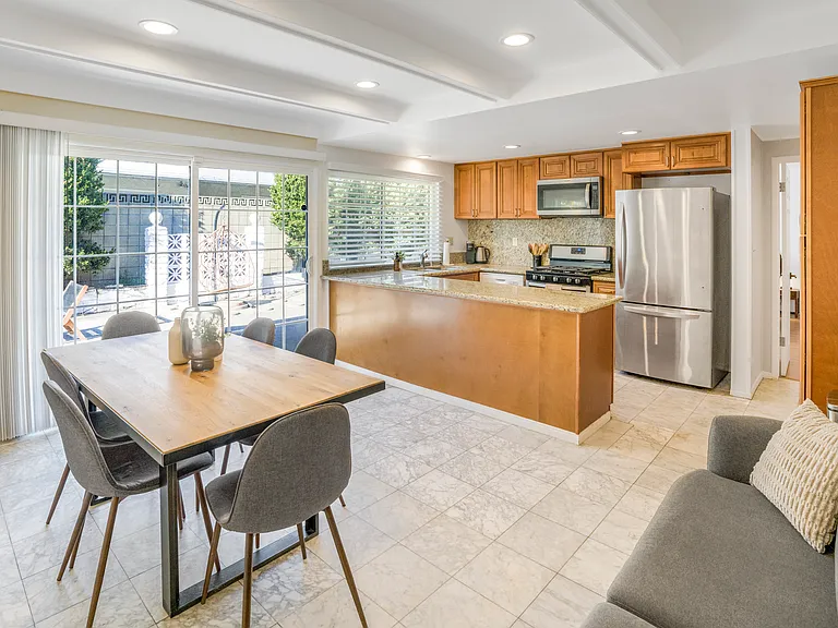 23721 Pasatiempo Ln — Photo 10