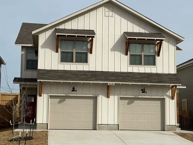 7608 Magnolia Vlg #102 — Photo 1