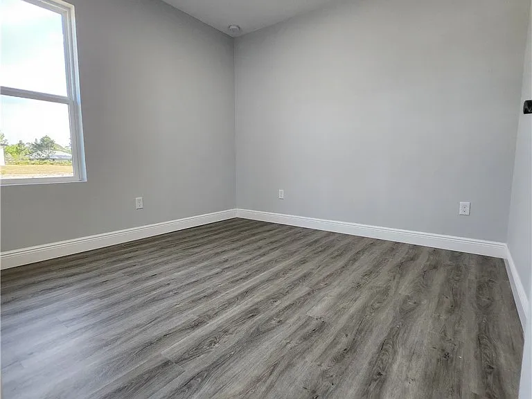 6918 Dickinson Dr — Photo 9